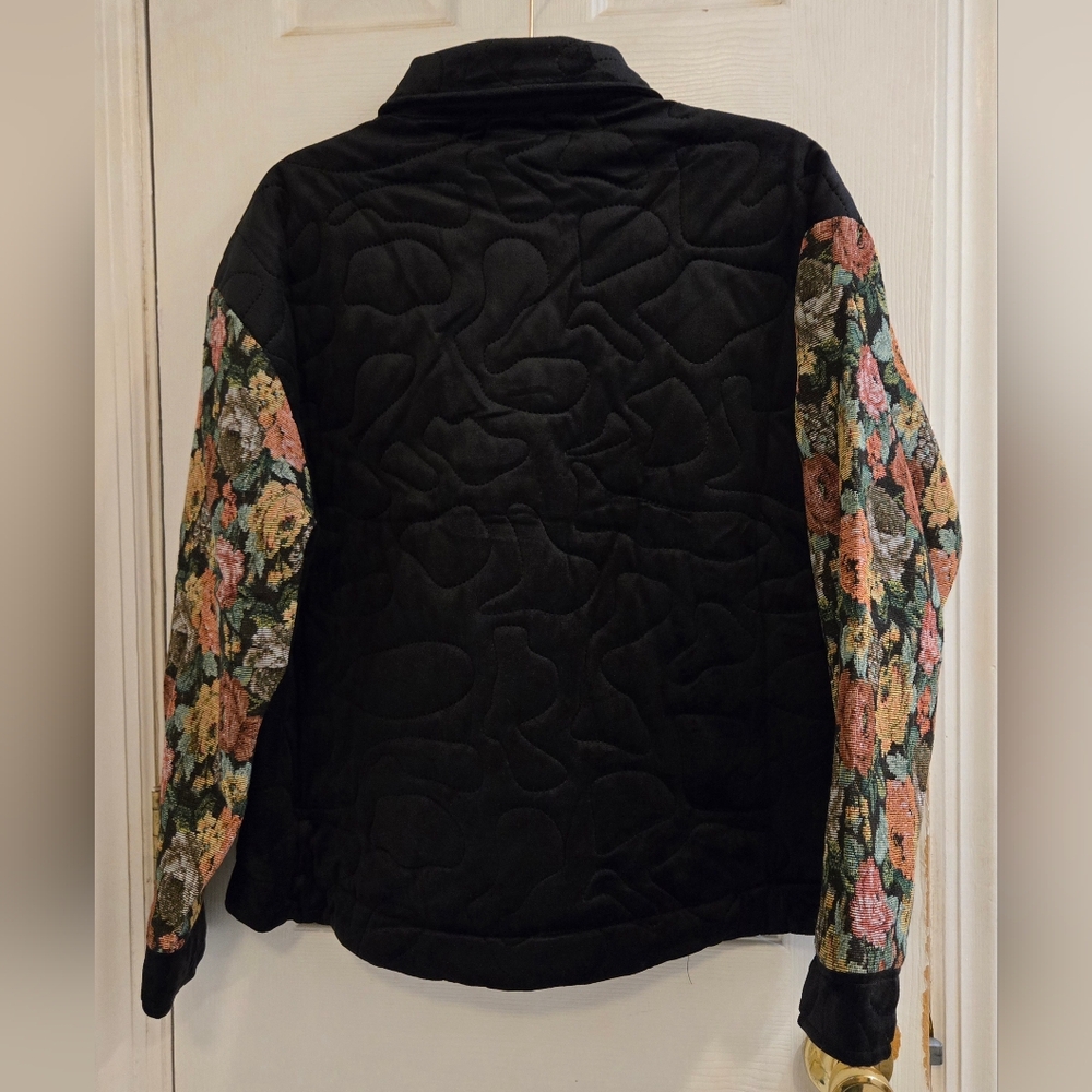 Jodifl NWT Quilted Jacket With Floral Sleeves and Front Pockets Small - Picture 4 of 10